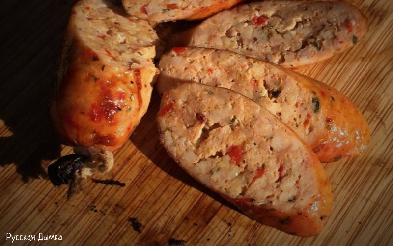 Приготовленная куриная колбаса